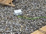 Position of the junction box between the two solar cells